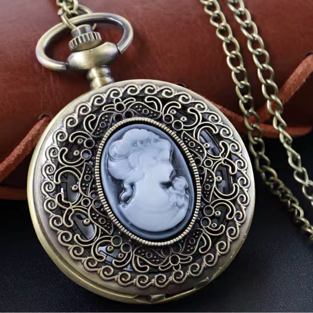 Antique-Style Bronze Cameo Pendant Quarts Pocket Watch Necklace in Bronze
